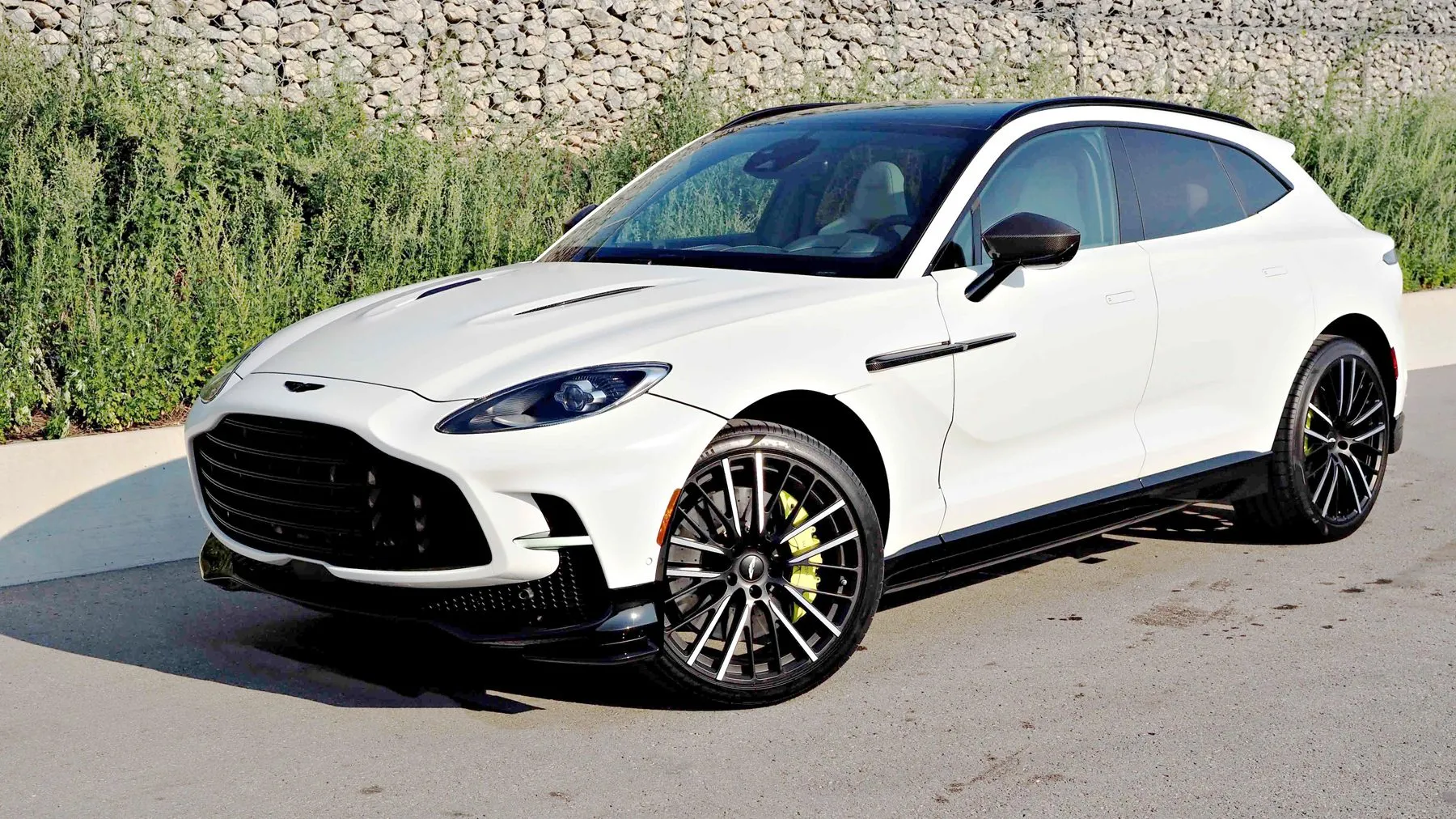 Aston Martin DBX707